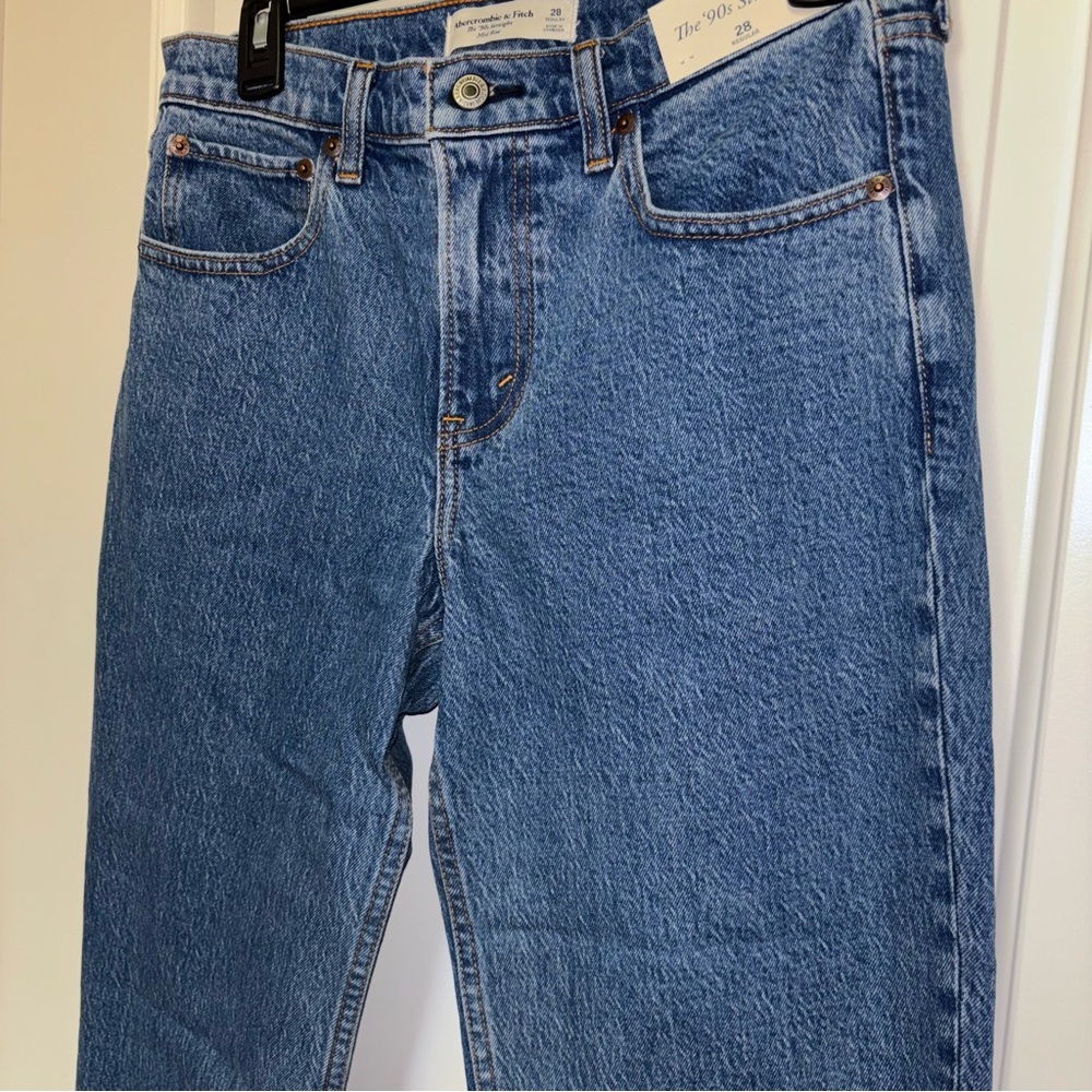 NWT A&F Mid Rise 90s Straight Jean 28R - Picture 3 of 6